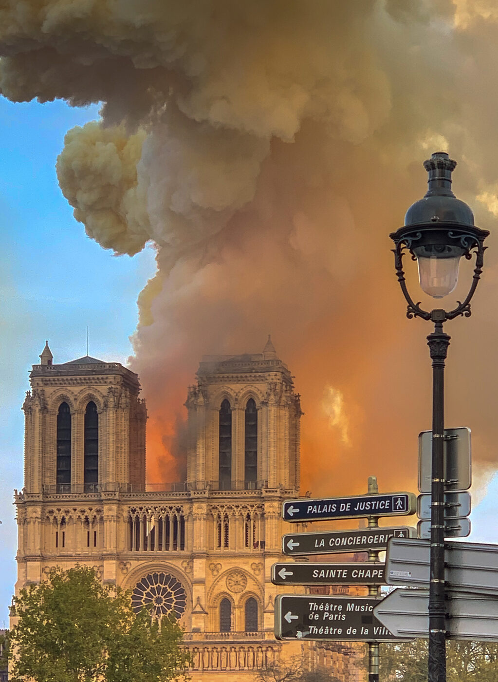 Incendie de la charpente et de la flèche de Notre-Dame de Paris, avril 2019